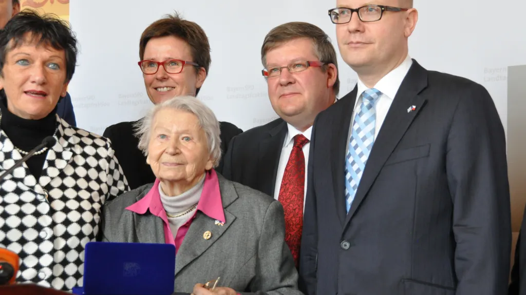 Premiér předal vyznamenání Olze Sipplové