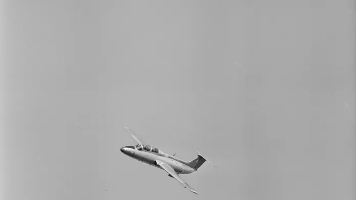 Zkušební let nově vyrobeného Delfínu v roce 1965