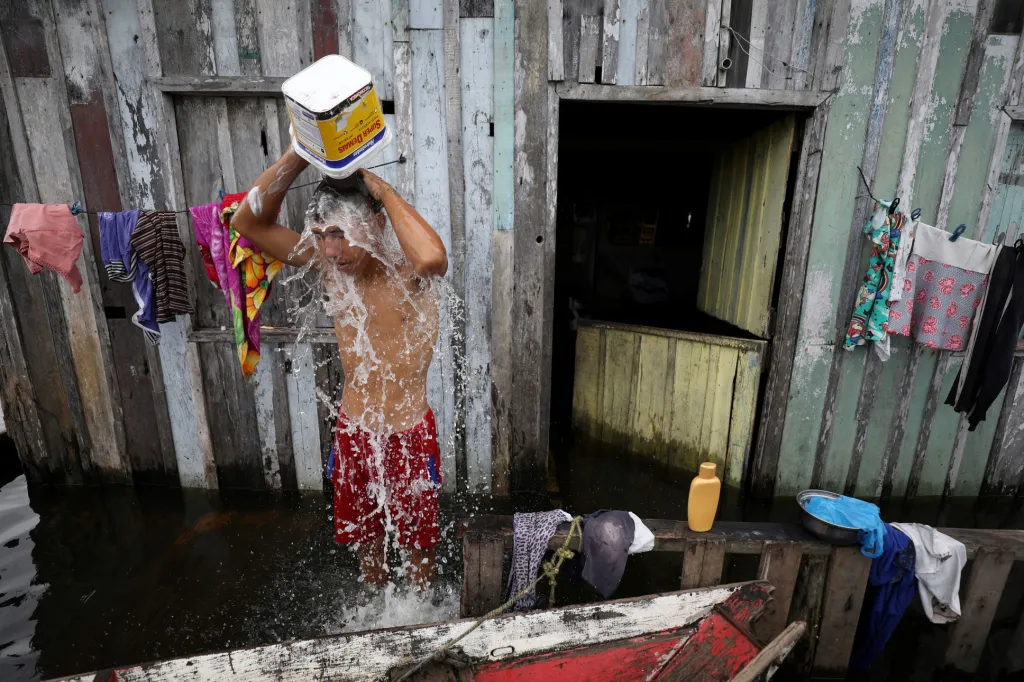 Koncem loňského roku se brazilské město Manaus stalo epicentrem pandemie. V současné době město prochází rozsáhlými záplavami