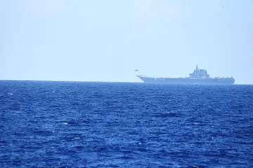 Čína vyslala do Tichého oceánu poprvé dvě letadlové lodě současně, tvrdí Tokio