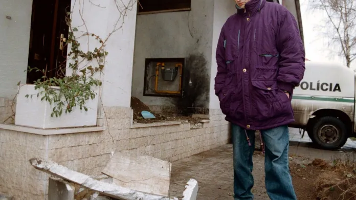 Gaulieder si prohlíží nálož před svým domem