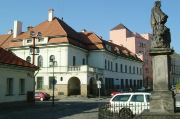 Za loňskou smrtelnou nehodu na Kolínsku dostal senior podmínku, rodině má zaplatit miliony