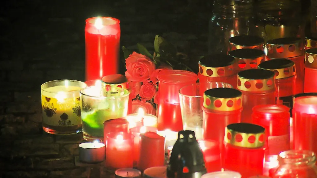 Ilustrační snímek – pieta za oběti střelby na filozofické fakultě