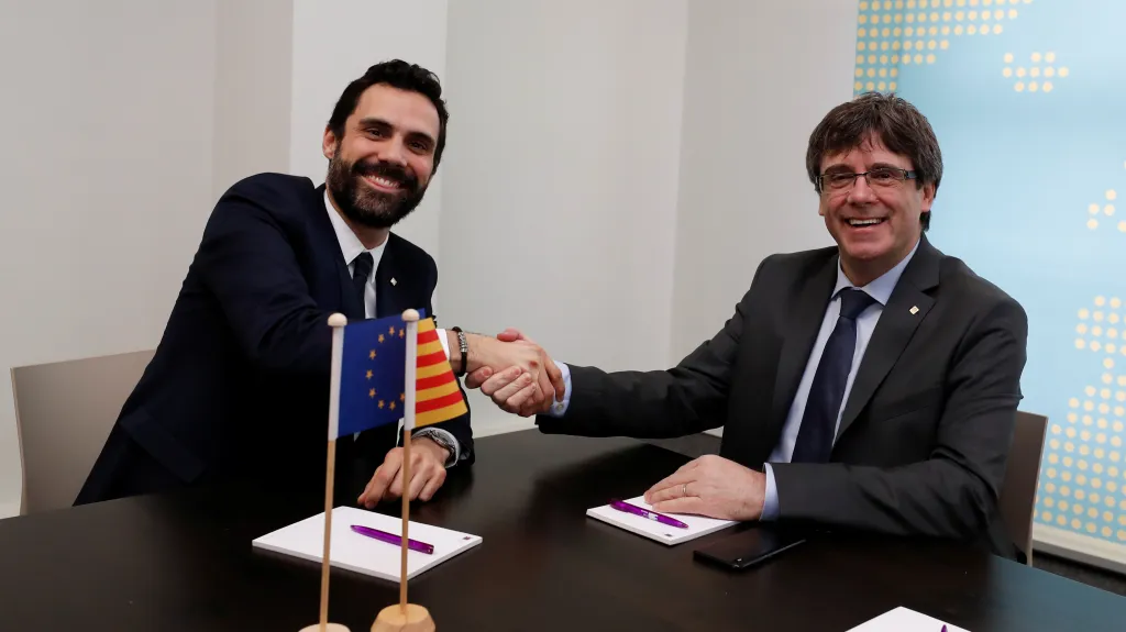 Roger Torrent a Carles Puigdemont (vpravo) na schůzce v Bruselu