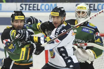 Vítkovice vedly ve Varech o tři góly, nakonec se ale o výsledek strachovaly