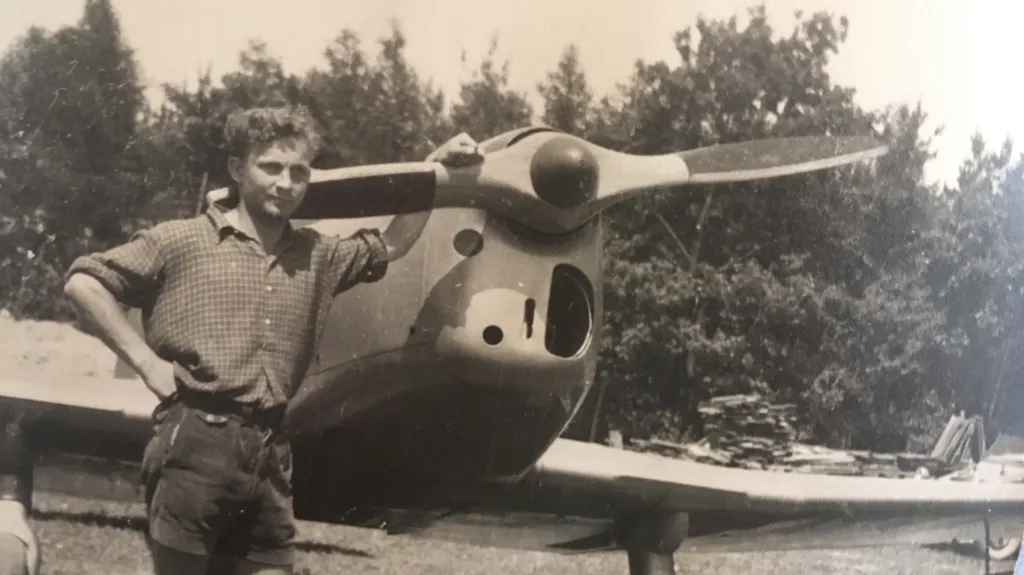 Břetislav Loubal u letadla