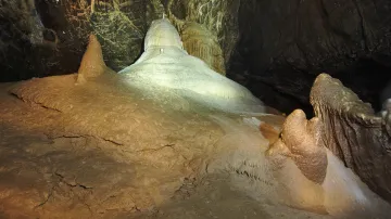 Na přelomu 19. a 20. století byly objeveny Sloupsko-šošůvské jeskyně s propadáním Punkvy s předpokladem existence rozsáhlého jeskynního systému, který byl od té doby aktivně hledán.