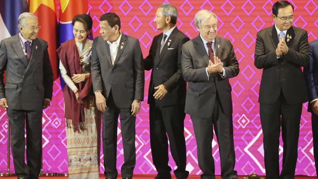 António Guterres (druhý zprava) na summitu ASEAN