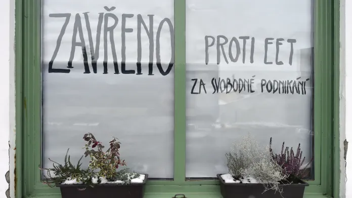 Na protest proti EET uzavřela 1. prosince majitelka Kavárny Jankl Jana Kůrková na jeden den svoji provozovnu nedaleko centra Pacova na Pelhřimovsku