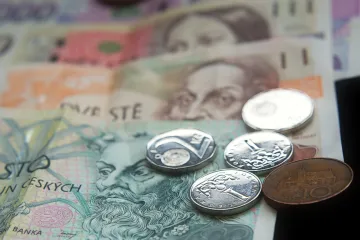Ministr financí navrhne pro příští rok rozpočet s deficitem 235 miliard