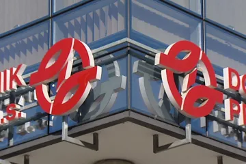 Stát a JCDecaux vstoupily do smírčího řízení. Kvůli smlouvě na reklamu hrozí miliardová arbitráž