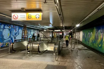 Stanice metra C Florenc je po průsaku vody opět v provozu