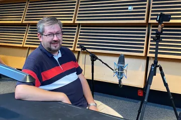 Asi nejsem úplně typ do války, v případě Ukrajiny mě několik věcí dojalo, říká zahraniční redaktor Novák