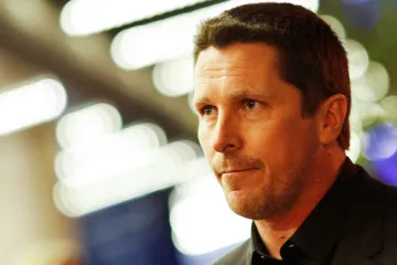 Filmová upoutávka týdne: Christian Bale jako viceprezident USA Cheney. V politické satiře je k nepoznání