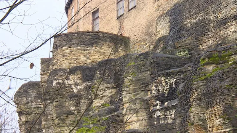 Opukový skalní masiv v Novém Městě n. Metují