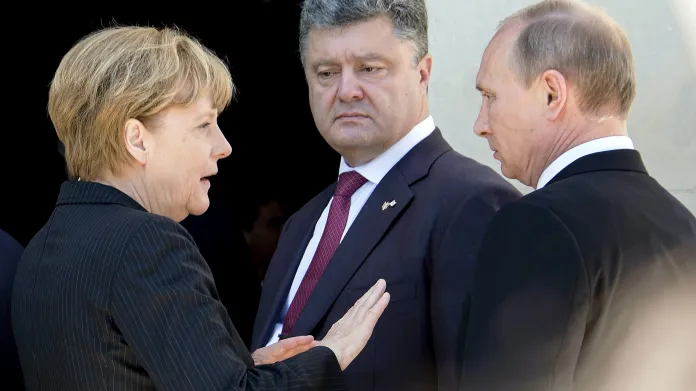 Angela Merkelová, Petro Porošenko a Vladimir Putin