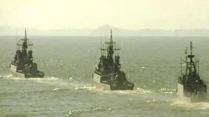 Válečné fregaty míří do somálských vod, aby bojovaly proti pirátům