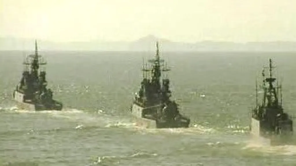 Válečné fregaty míří do somálských vod