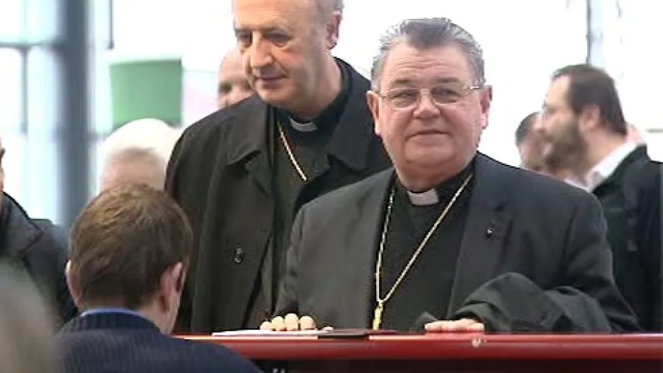 Církevní hodnostáři míří do Vatikánu