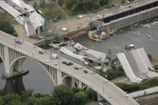 Neštěstí stihlo Morandiho most v Janově, tragédie se odehrála i na konstrukci v Gudžarátu