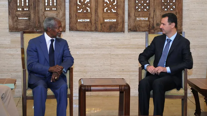 Kofi Annan během jednání se syrským prezidentem Bašárem Asadem (červenec 2012)