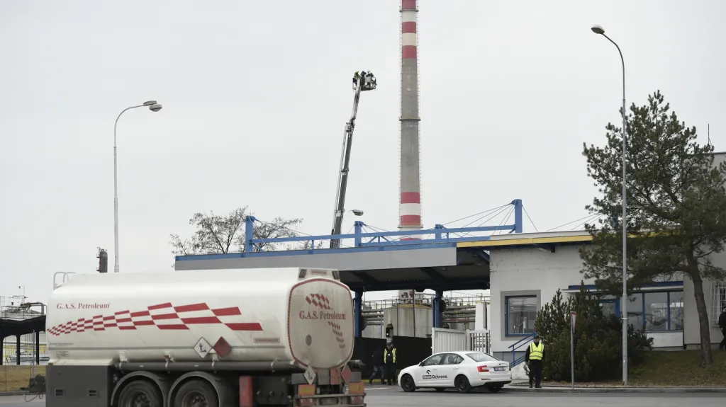 Zásah po výbuchu v areálu chemičky v Kralupech