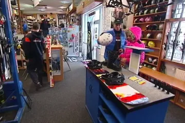 Přípravy na Vánoce vrcholí i na horách a v půjčovnách