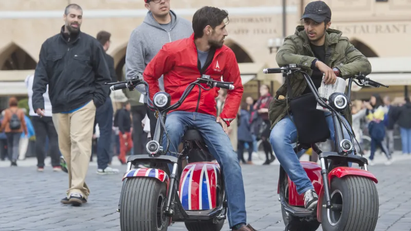 Praha 1 původně začala zákaz připravovat kvůli elektrickým koloběžkám, pak ale pozornost obrátila na kola
