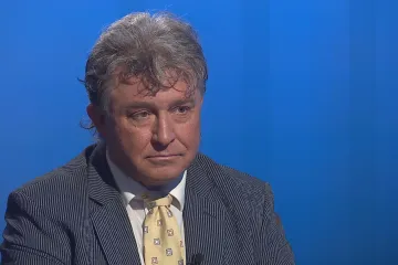 Andrej Babiš by se měl zklidnit, i on má v EU svůj byznys, míní komunistický poslanec Dolejš
