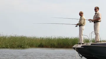 Putin s Medvěděvem na rybách