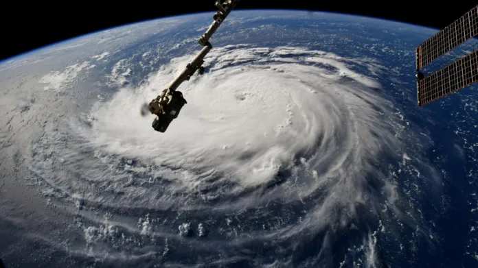 Východ USA se chystá na příchod ničivého hurikánu