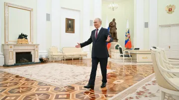 Ruský vůdce Vladimir Putin vítá v Moskvě amerického vyslance Stevea Witkoffa