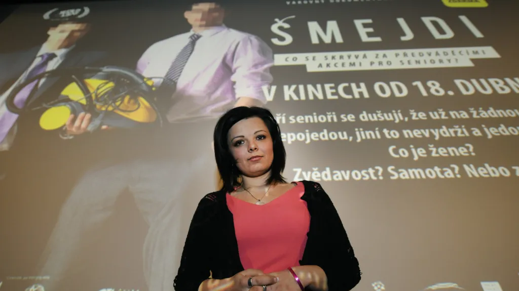 Do kin uvedla Dymáková dokument Šmejdi v roce 2013, rok na to za něj získala Českého lva