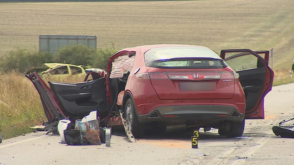 Při nehodě tří aut u Sokolnice zahynuli dva lidé