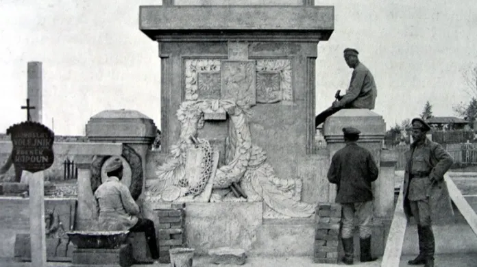 Výstavba pomníku v Čeljabinsku byla dokončena 27. 9. 1918