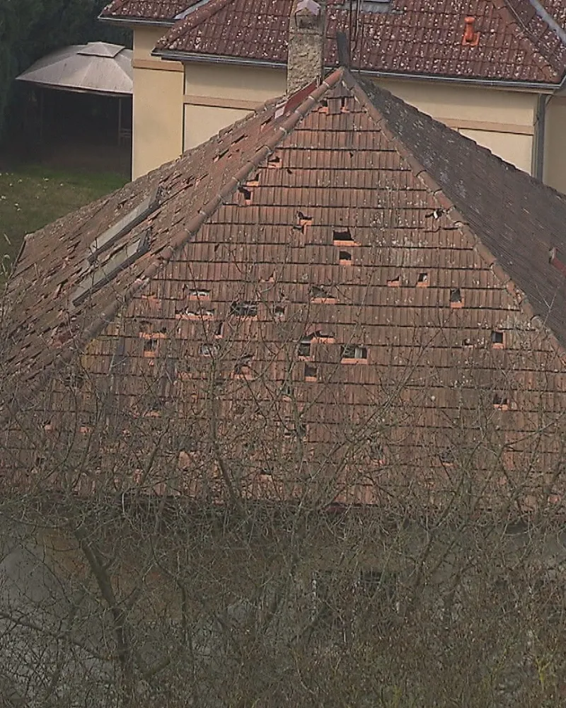 Házení kamenů z mostu trápí obyvatele Barrandova