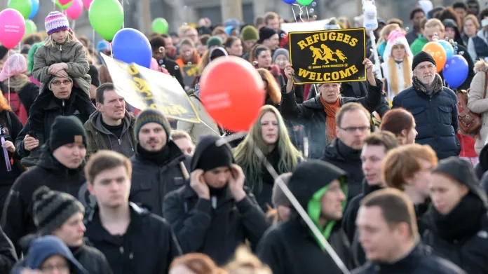 Demonstrace na podporu uprchlíků v Drážďanech