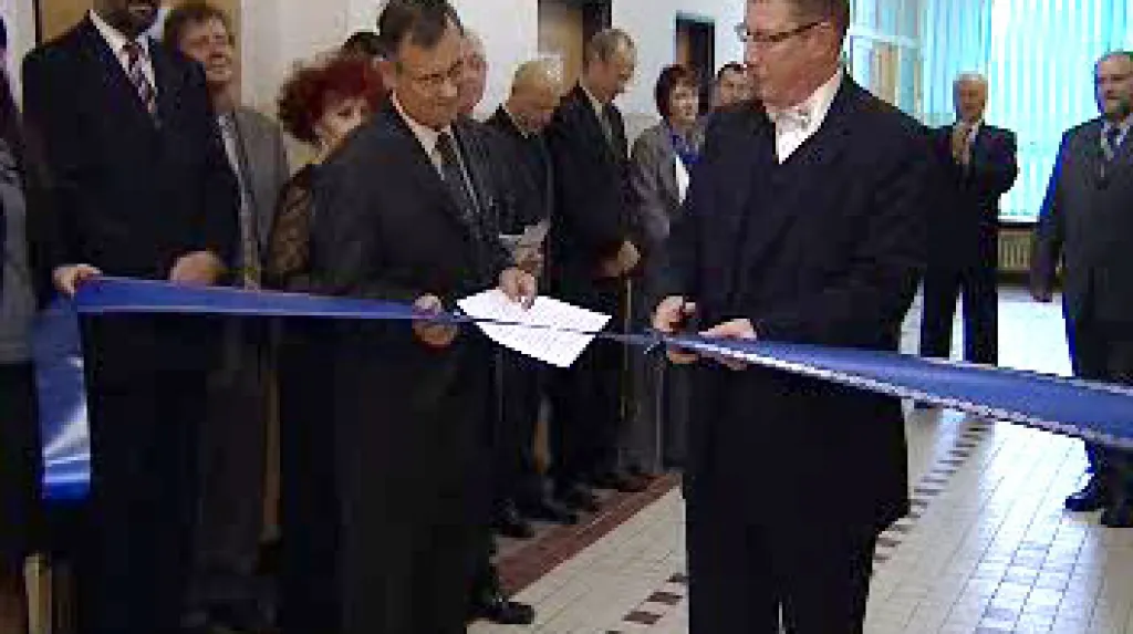 Slavnostní přestřižení pásky