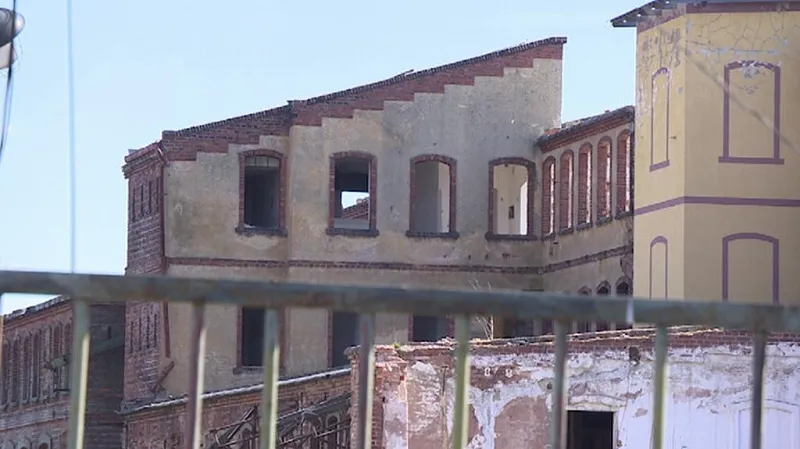 Ruina továrny v Meziměstí