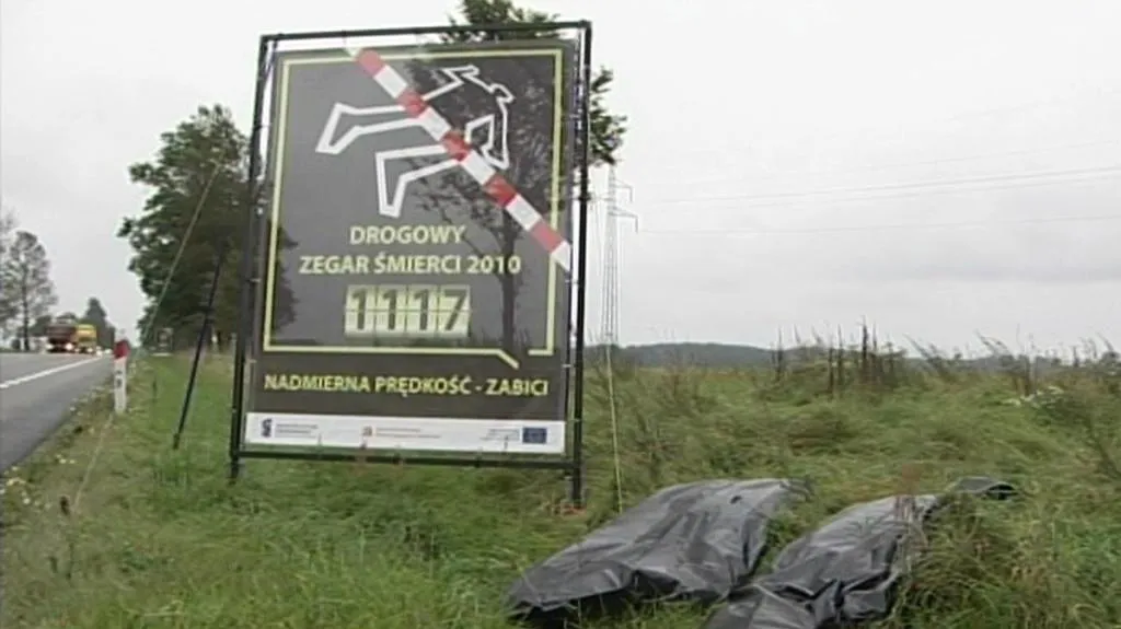 Polské řidiče varují pytle na oběti nehod