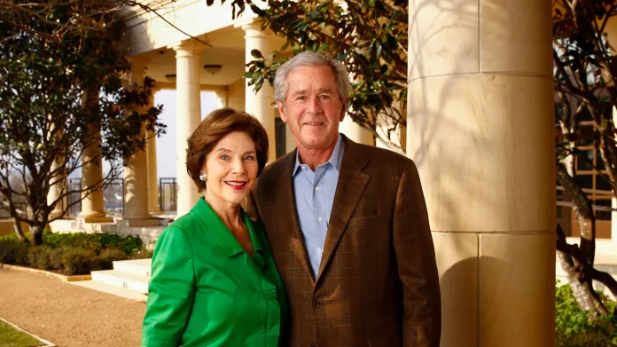 George a Laura Bushovi v Prezidentském středisku George W. Bushe