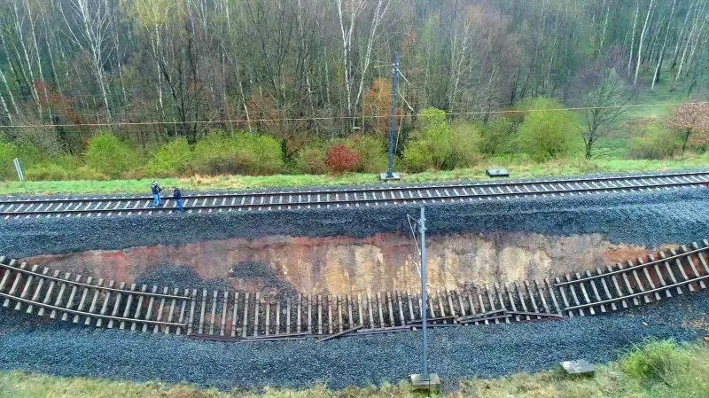 Sesuv trati u Dalovic na Karlovarsku