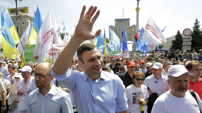 Vitalij Klyčko na opoziční demonstraci v Kyjevě