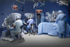 Motolská nemocnice otevírá centrum robotické chirurgie. Stroje operují spolehlivě a bezchybně