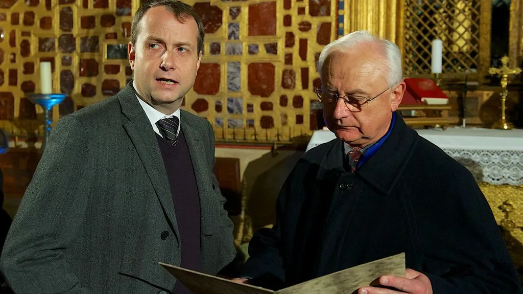 Patrick Diviš (vlevo) s dramaturgem Jiřím Florianem, Bohoslužba za Karla IV. na Karlštějně
