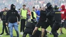 Střety fanoušků s policií po finále MOL Cupu
