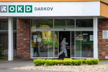 Počet nakažených v ohnisku Dolu Darkov stoupl na 276. V Českém Těšíně byly zavřeny tři školky