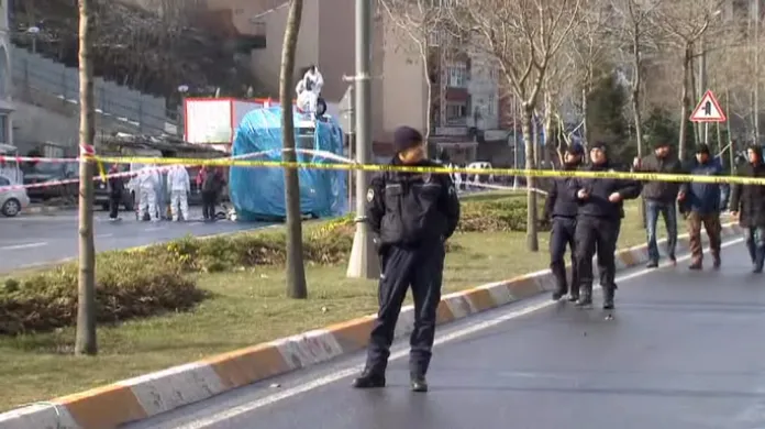 Turecká policie na místě výbuchu nálože v Ankaře