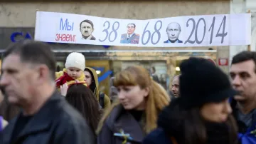 Demonstrace proti působení ruských sil na Krymu
