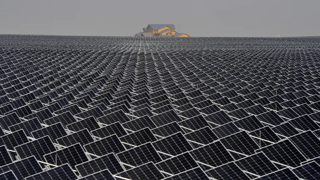 Čína je světovým lídrem v oblasti objemu investic do obnovitelných zdrojů energie
